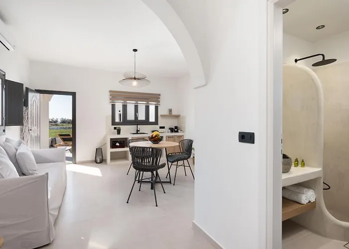 Almira Luxury Perivolos (Santorini)