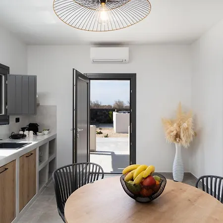 Almira Luxury * ペリヴォラス