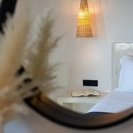 Almira Luxury Apartment Perivolos (Santorini)