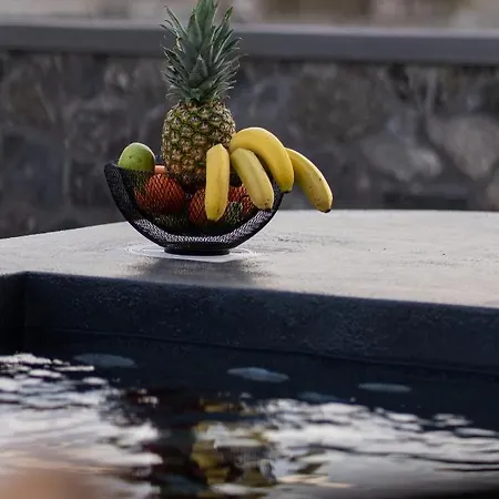 Almira Luxury ペリヴォラス