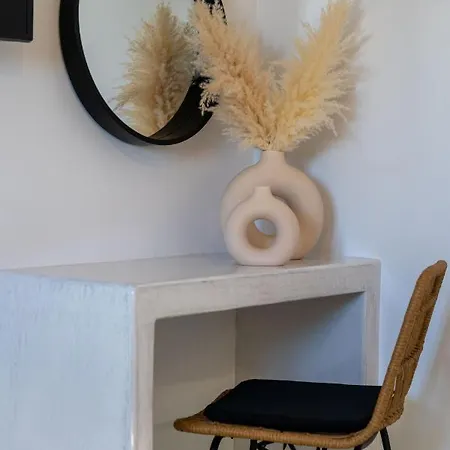 Almira Luxury Perivolos (Santorini)