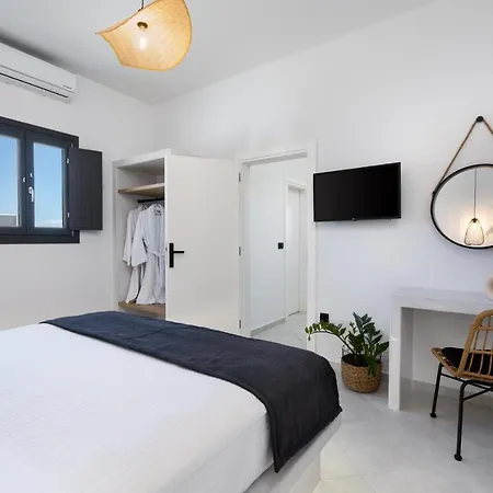 Almira Luxury Apartment Perivolos (Santorini)