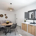 Almira Luxury Периволос
