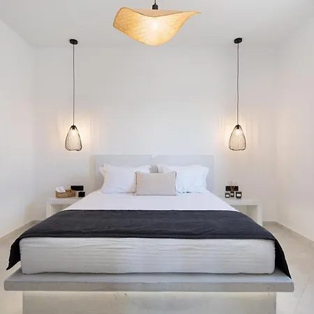Almira Luxury * Perivolos (Santorini)