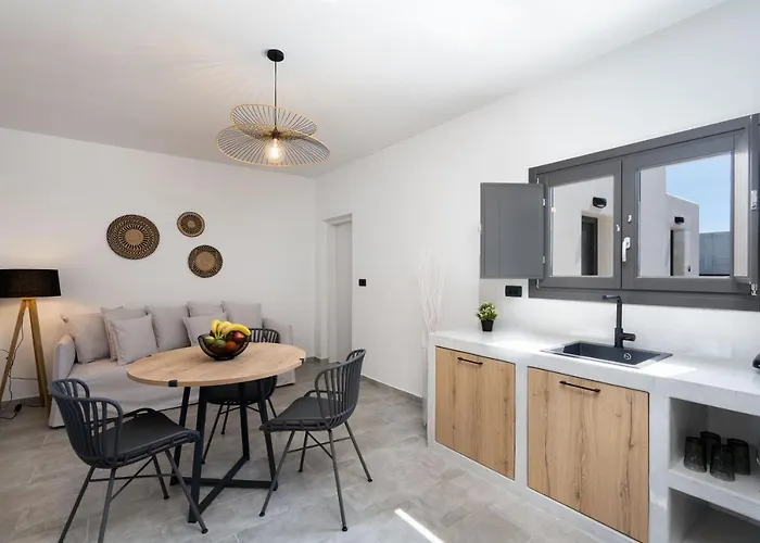 Almira Luxury Perivolos