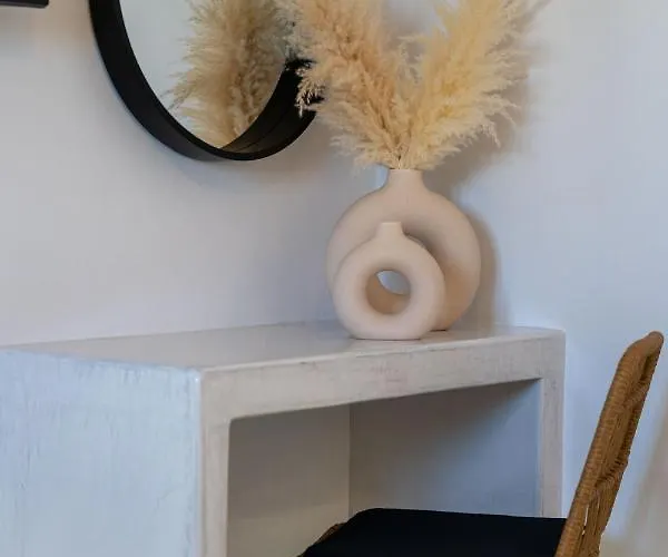 Almira Luxury Perivolos