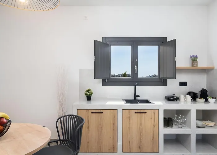 Almira Luxury * Perivolos