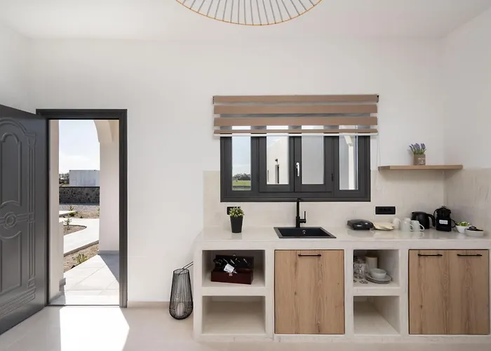 Almira Luxury Perivolos