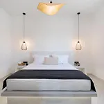 Almira Luxury * Perivolos