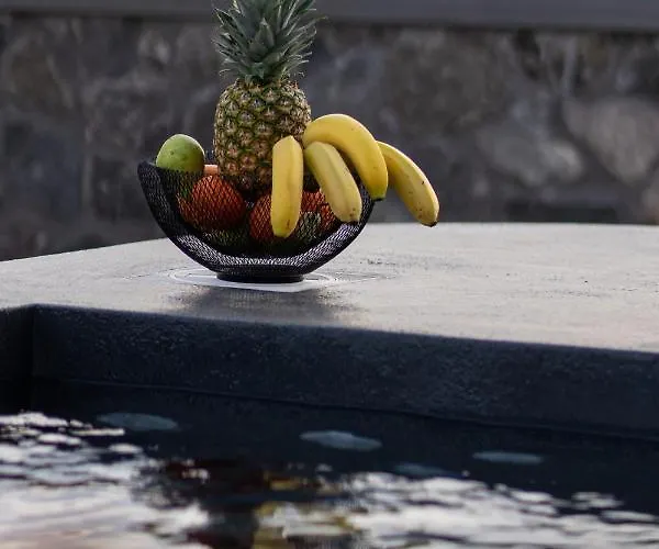 Almira Luxury ペリヴォラス